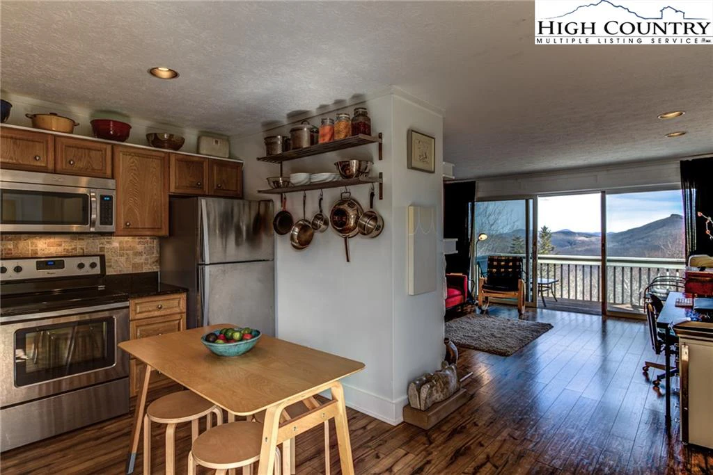 Image number 1 for the current listing