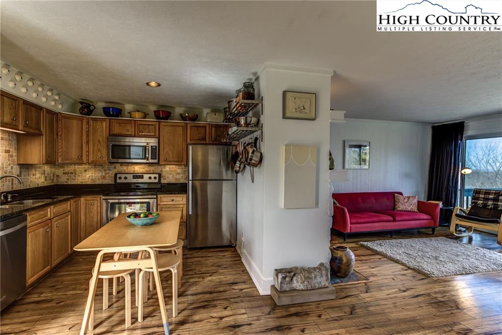 Image number 16 for the current listing