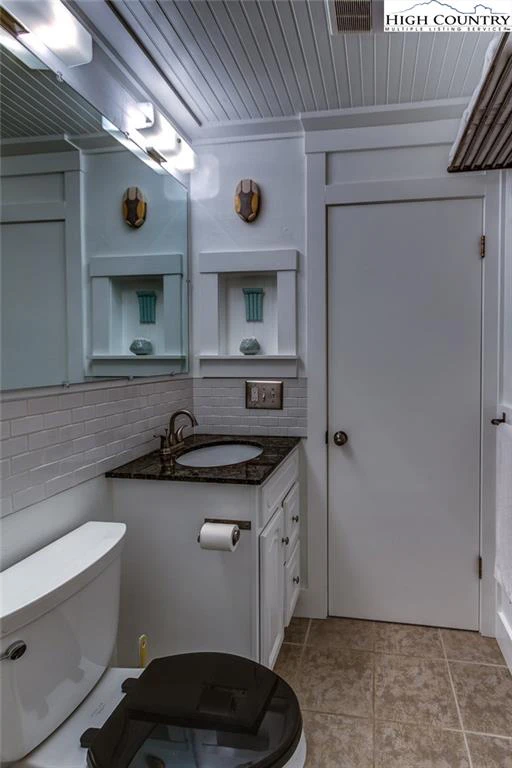 Image number 2 for the current listing