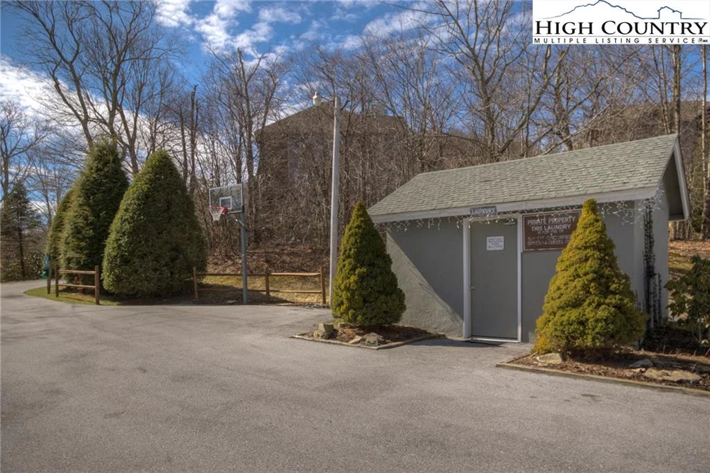 Image number 9 for the current listing