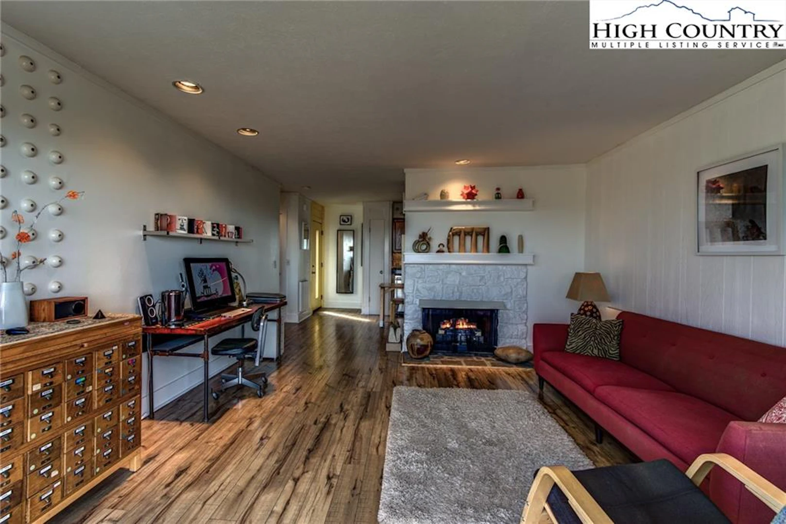 Image number 19 for the current listing