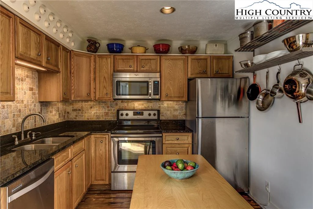 Image number 17 for the current listing