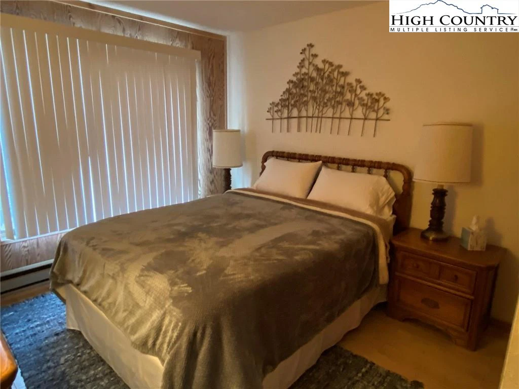 Image number 11 for the current listing