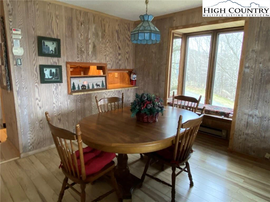 Image number 14 for the current listing
