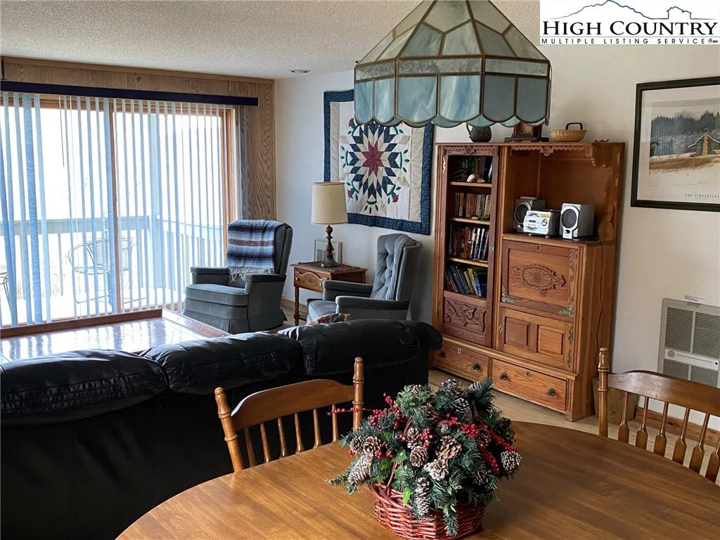 Image number 13 for the current listing