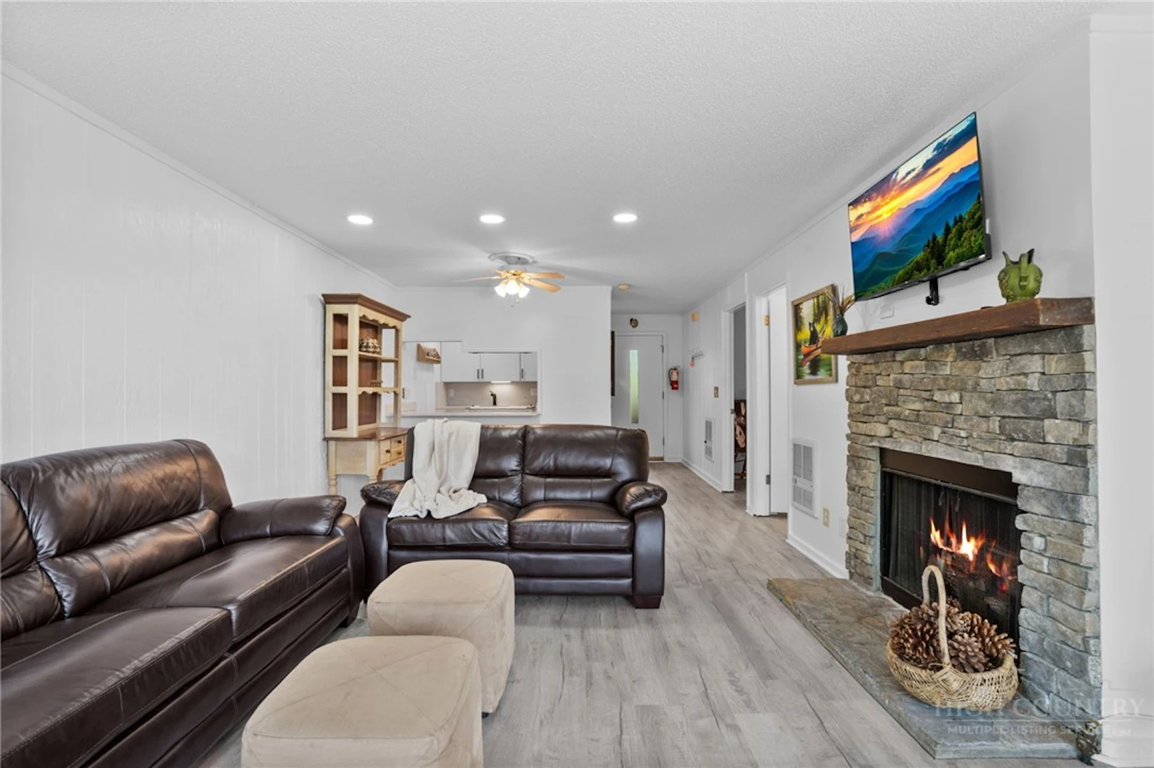Image number 3 for the current listing