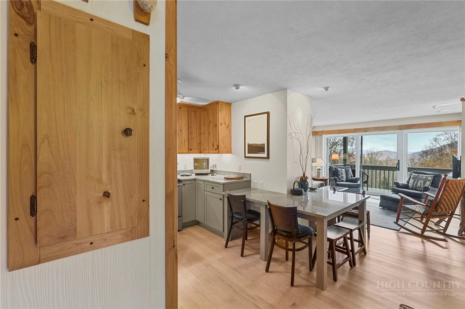 Image number 5 for the current listing