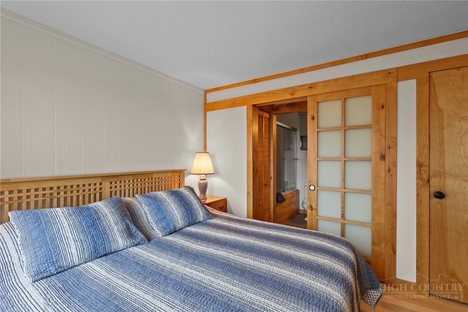 Image number 13 for the current listing