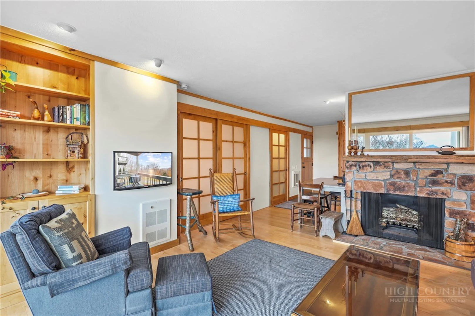 Image number 16 for the current listing
