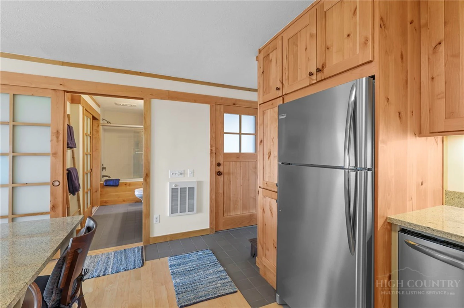 Image number 19 for the current listing