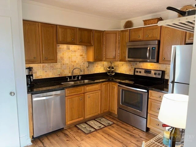 Image number 4 for the current listing