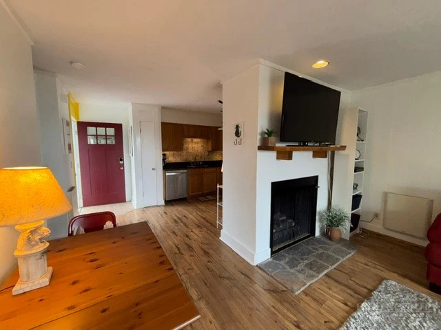 Image number 10 for the current listing