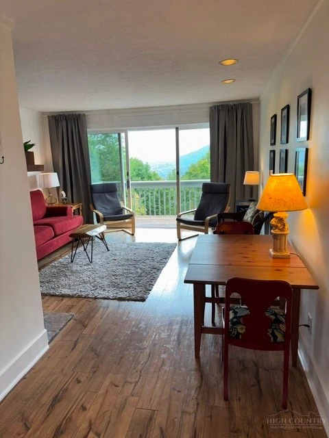 Image number 7 for the current listing