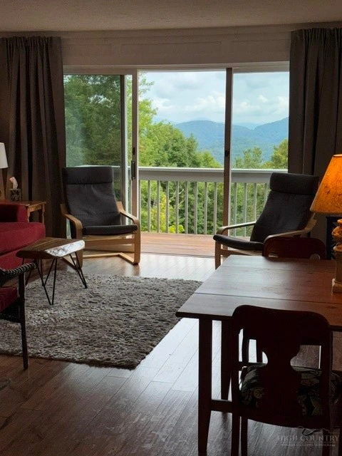 Image number 8 for the current listing