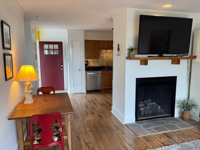 Image number 18 for the current listing