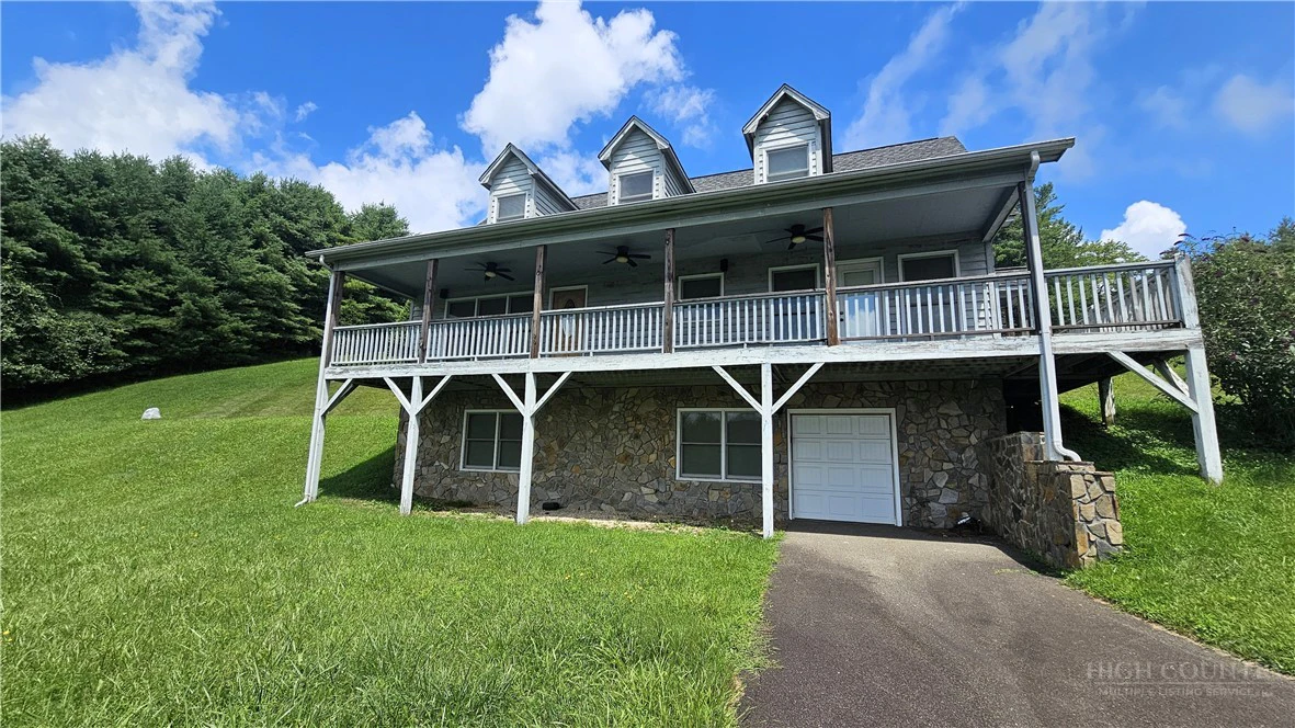 Image number 1 for the current listing