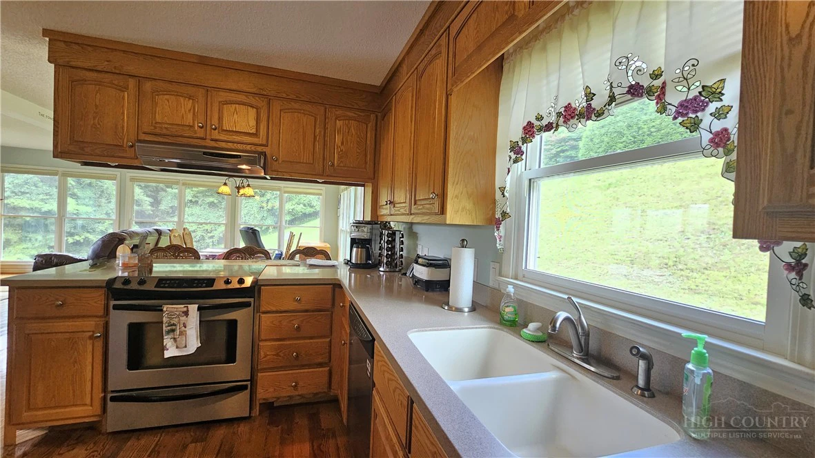 Image number 7 for the current listing
