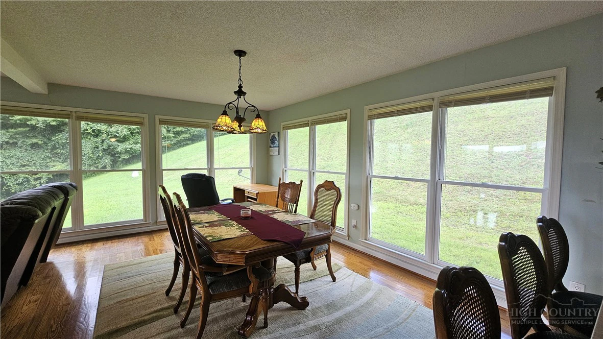 Image number 9 for the current listing