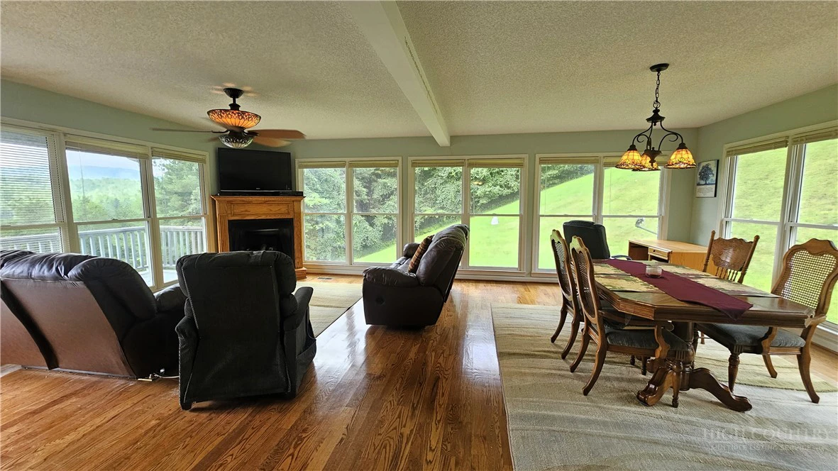 Image number 10 for the current listing