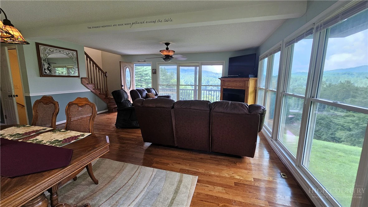 Image number 11 for the current listing