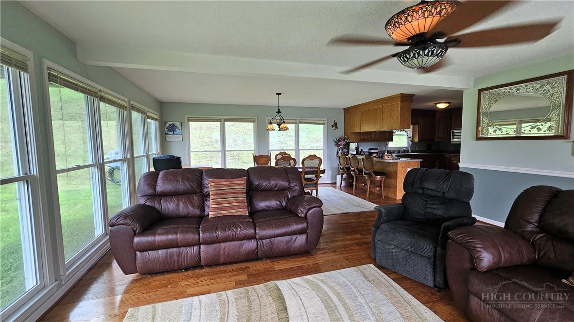 Image number 13 for the current listing