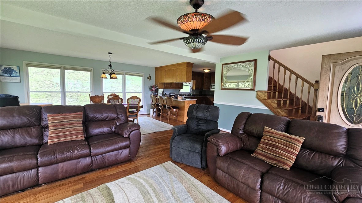 Image number 14 for the current listing