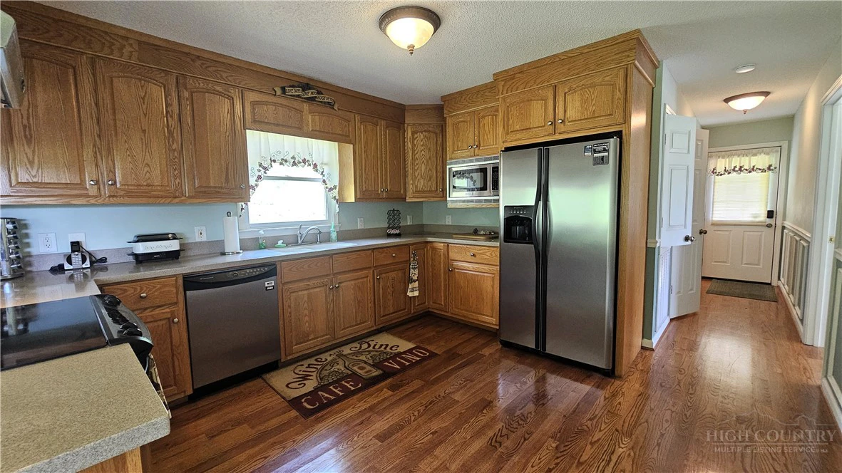 Image number 15 for the current listing