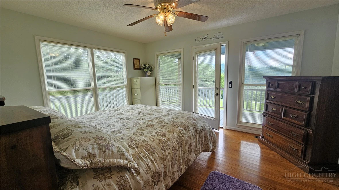 Image number 16 for the current listing