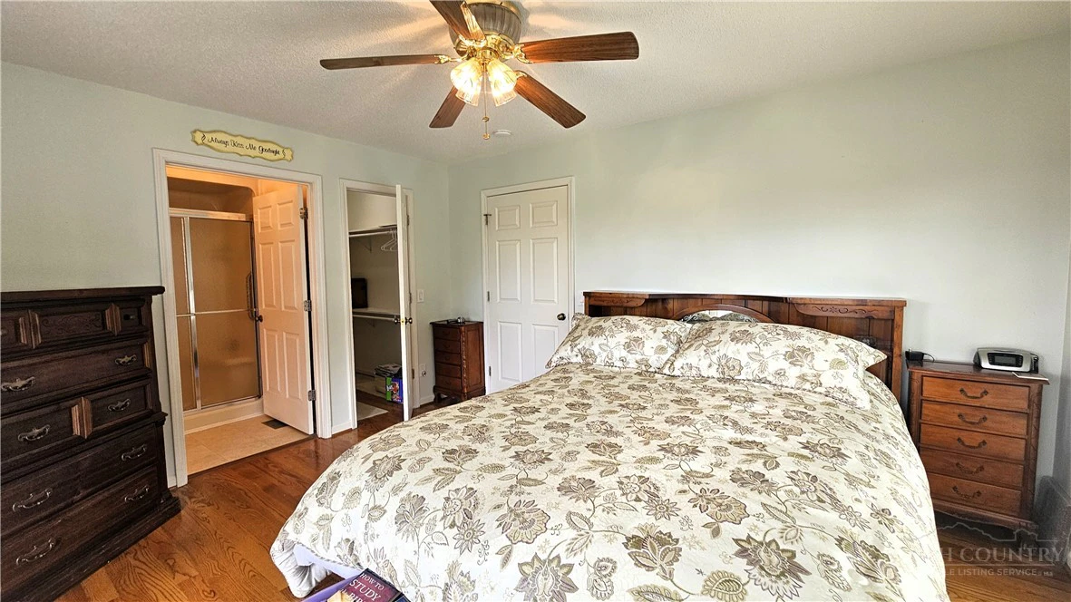 Image number 18 for the current listing
