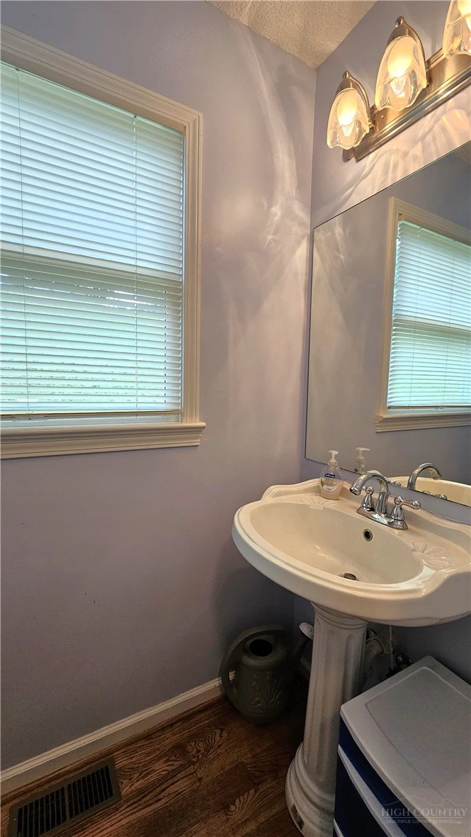 Image number 21 for the current listing