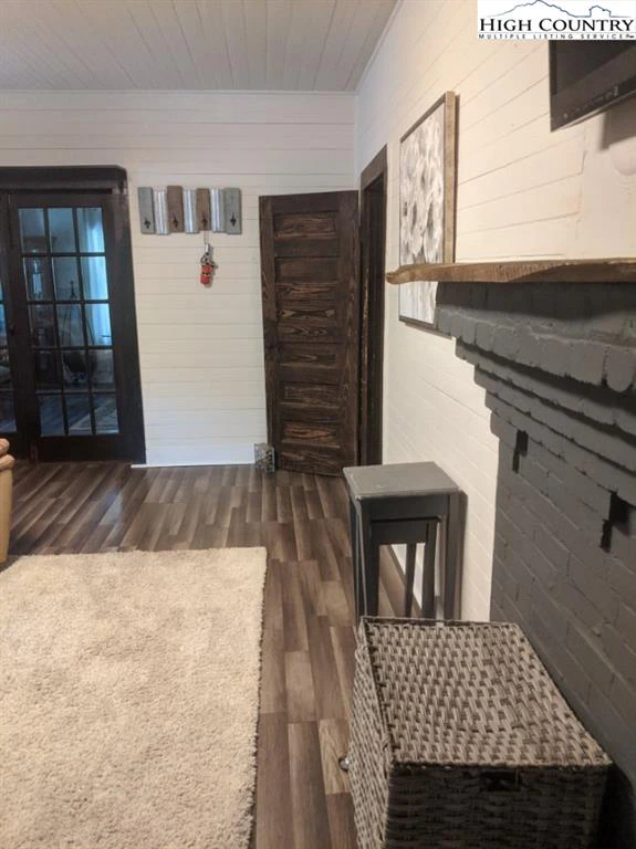 Image number 9 for the current listing