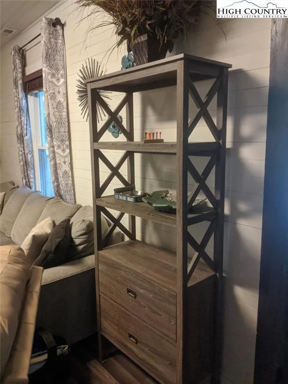 Image number 2 for the current listing