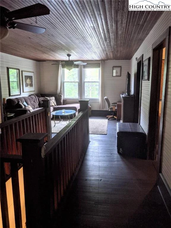 Image number 14 for the current listing