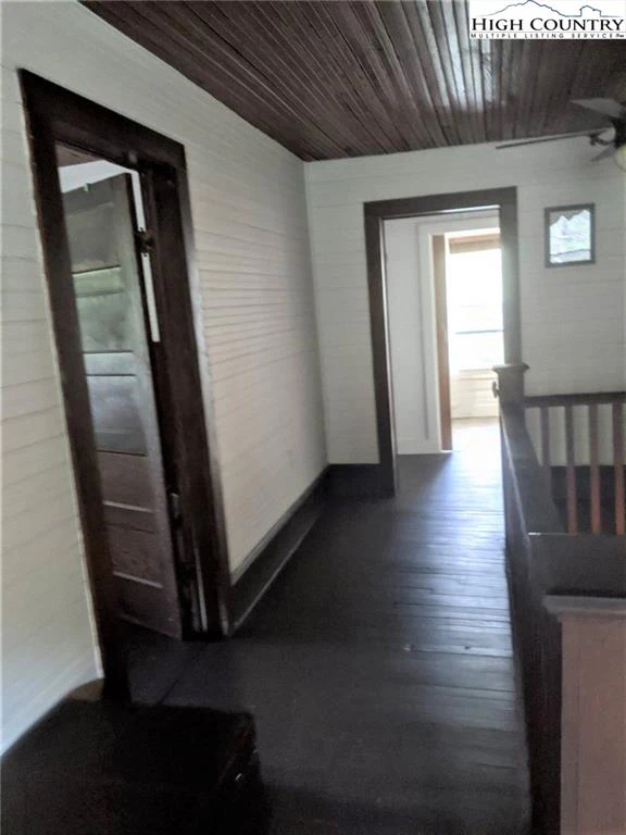 Image number 16 for the current listing