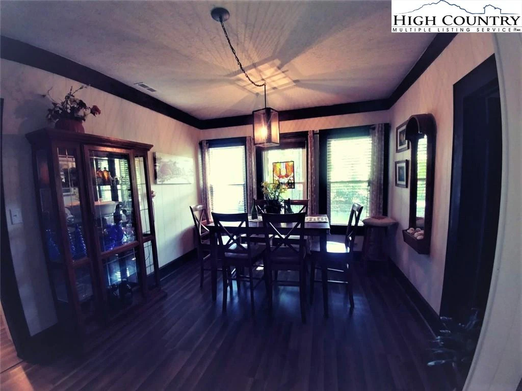 Image number 28 for the current listing