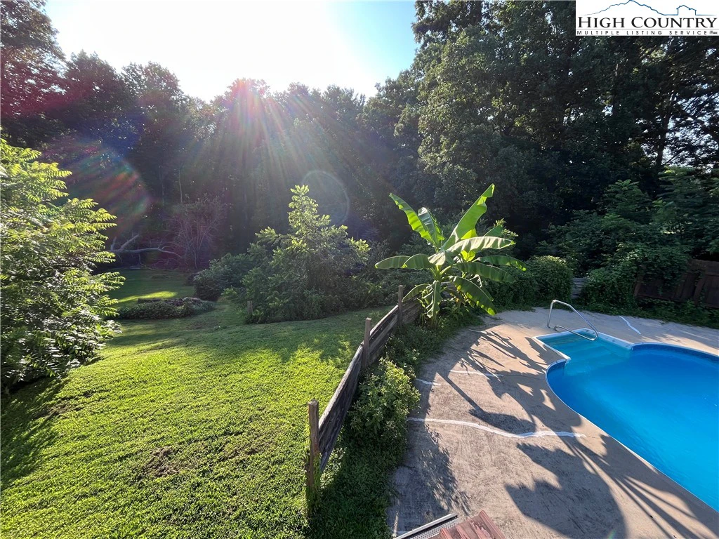 Image number 16 for the current listing