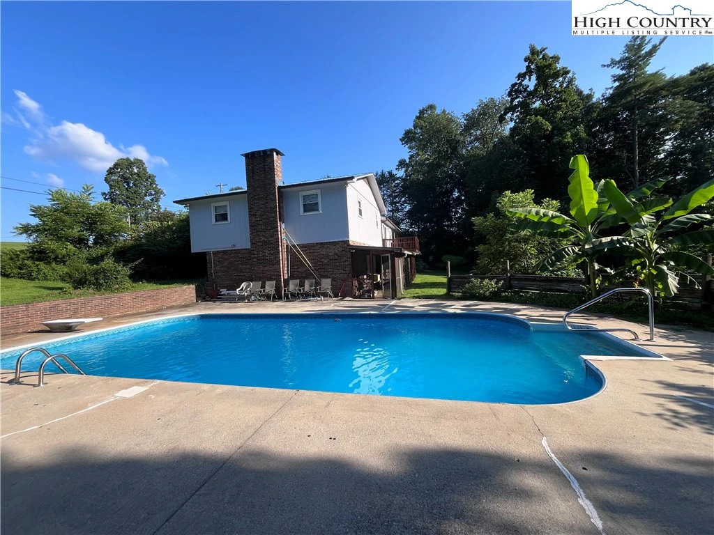 Image number 1 for the current listing