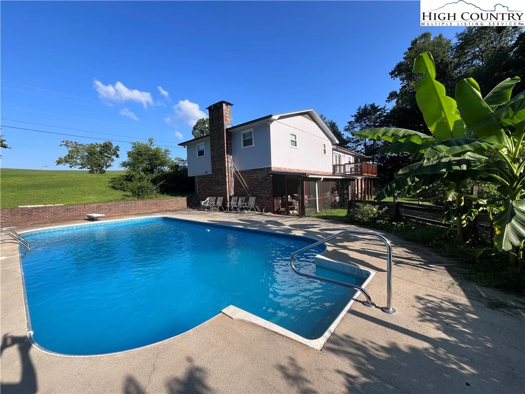 Image number 21 for the current listing