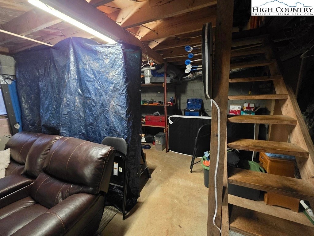 Image number 9 for the current listing