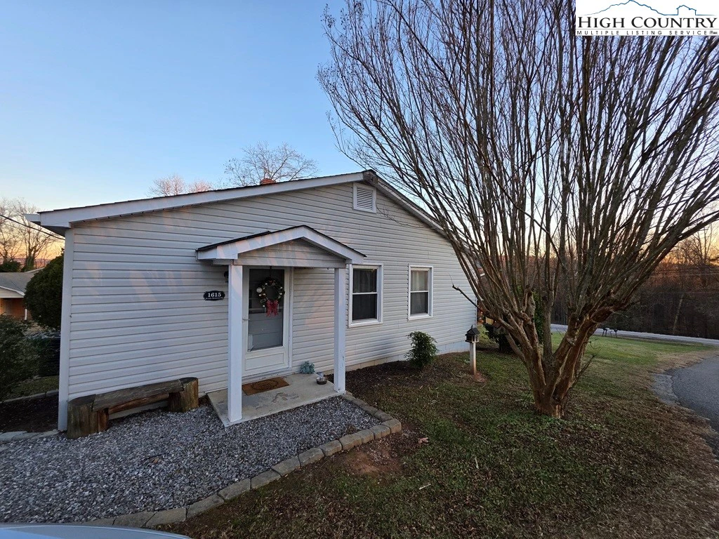 Image number 13 for the current listing