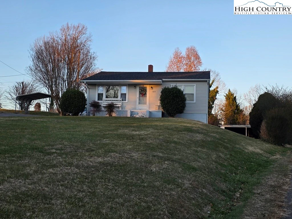 Image number 1 for the current listing