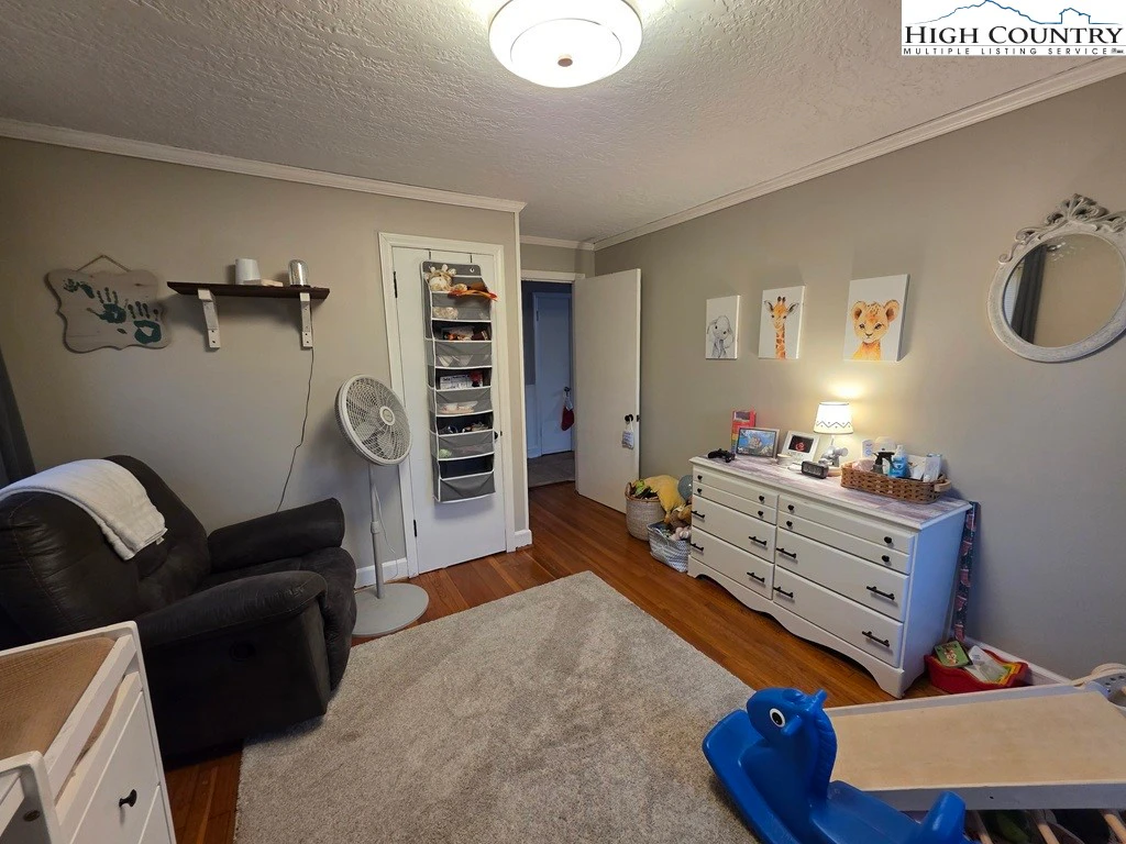 Image number 3 for the current listing