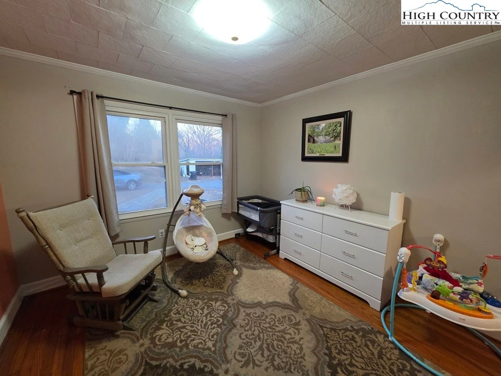 Image number 4 for the current listing