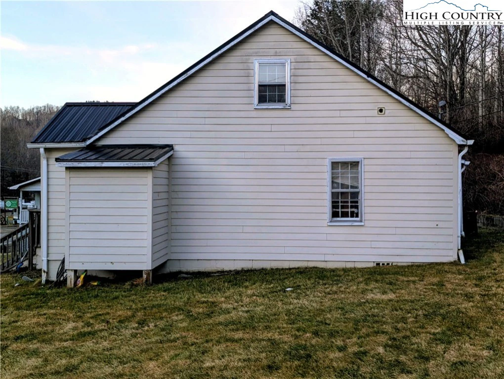 Image number 4 for the current listing