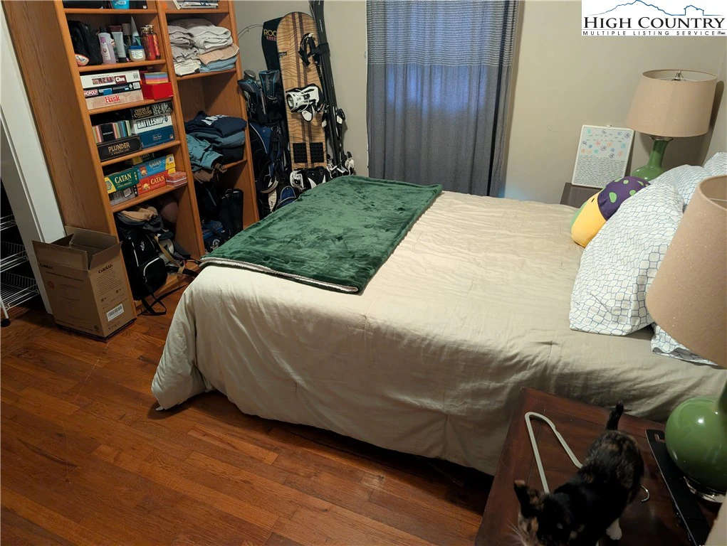 Image number 10 for the current listing