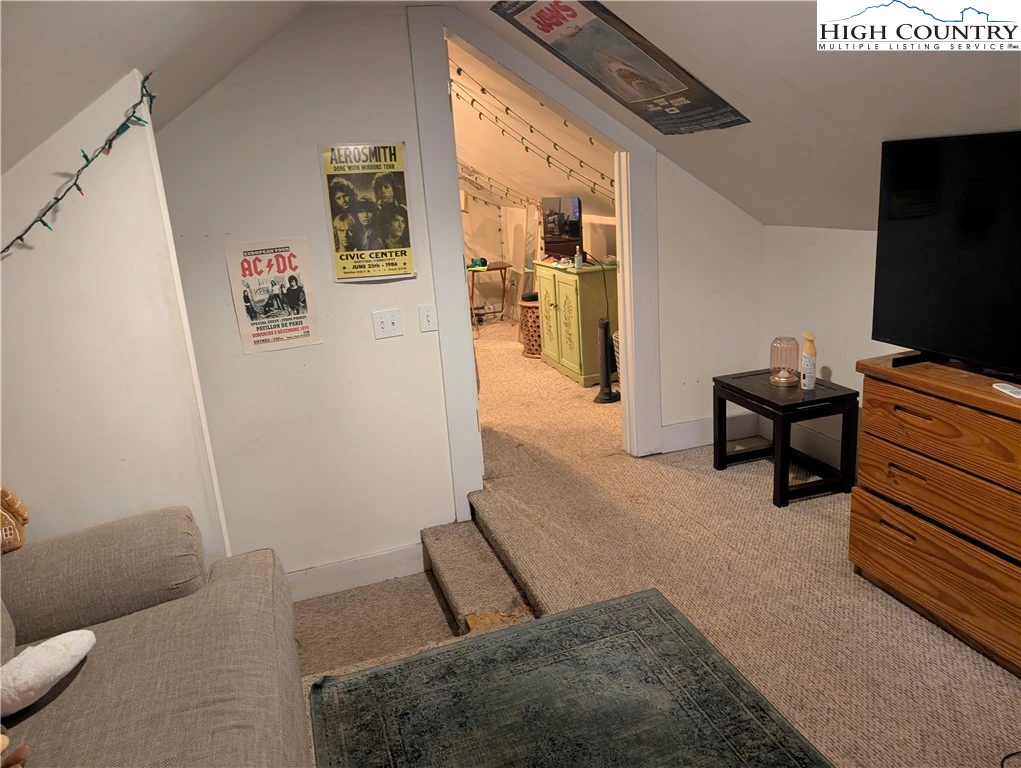 Image number 11 for the current listing