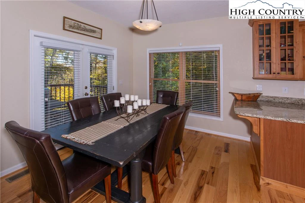 Image number 13 for the current listing