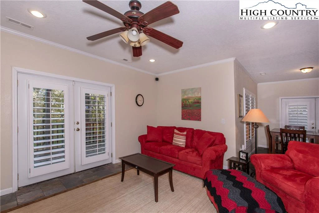 Image number 7 for the current listing