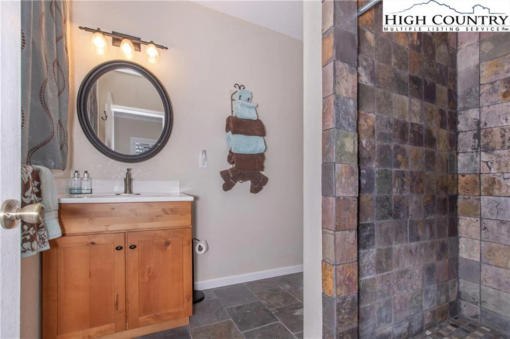 Image number 6 for the current listing
