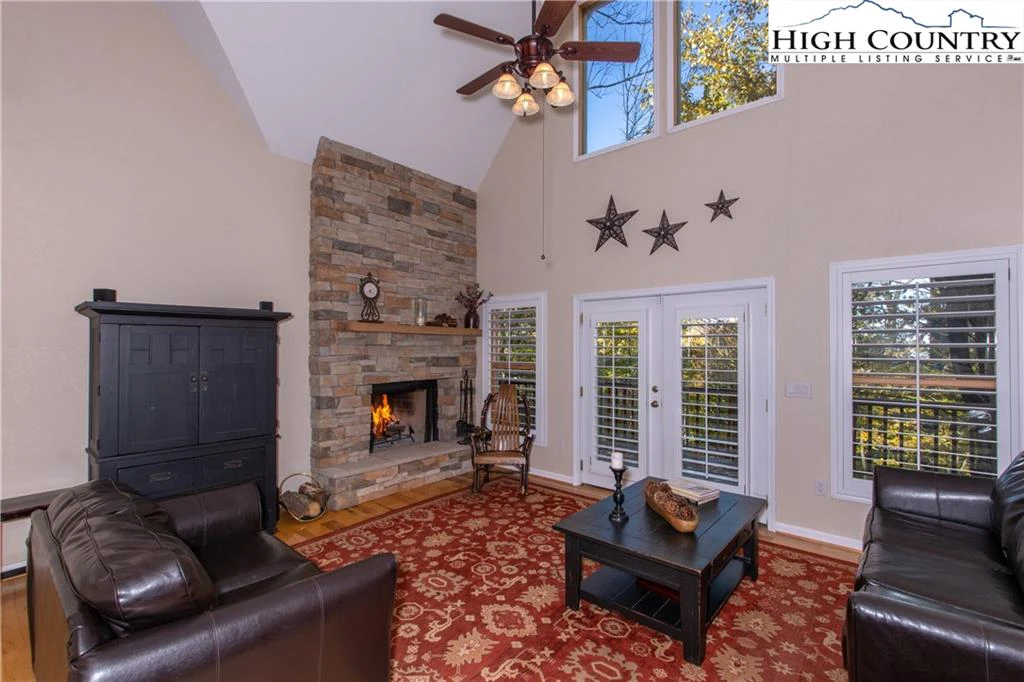 Image number 21 for the current listing